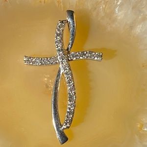 Cross pendant with diamonds